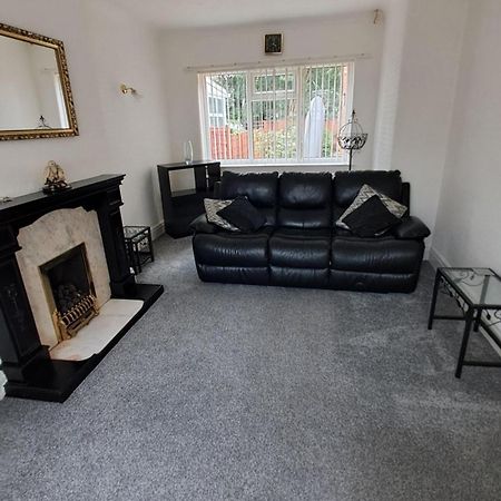 Dalton House - Three Bedroom Property Stretford Free Parking Near The Trafford Centre Manchester Extérieur photo