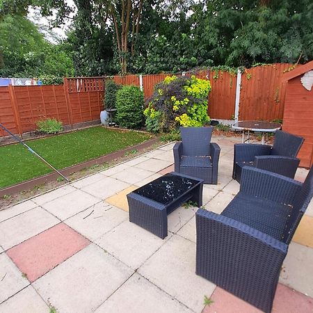 Dalton House - Three Bedroom Property Stretford Free Parking Near The Trafford Centre Manchester Extérieur photo