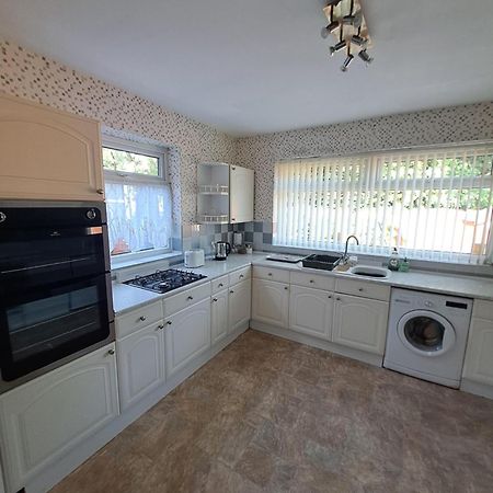 Dalton House - Three Bedroom Property Stretford Free Parking Near The Trafford Centre Manchester Extérieur photo
